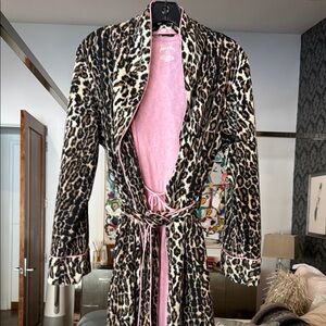 Nick and Nora SUPER COZY Leopard Print Women's Robe Size XS/S
